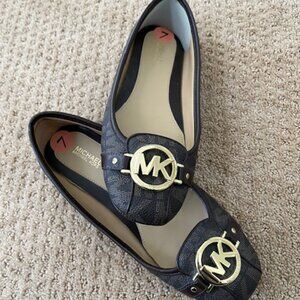 NWOT MICHAEL CLASSIC INSIGNIA FLATS